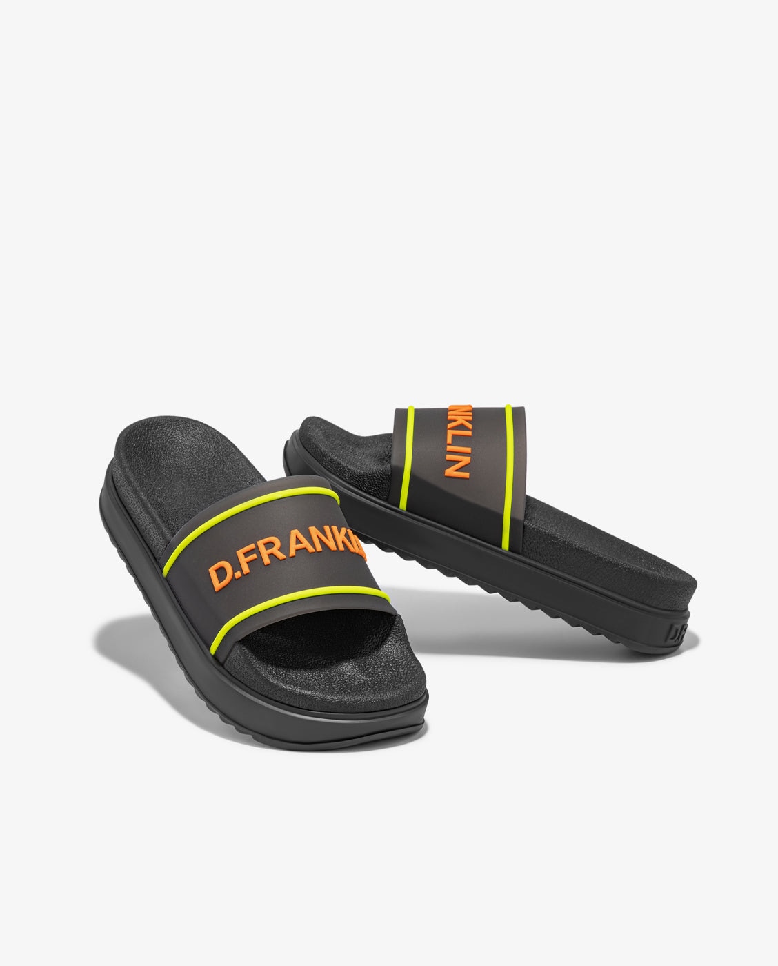 Chanclas de mujer con plataforma y tira estilo pala Dana summer - D.Franklin - Negro Negro-2