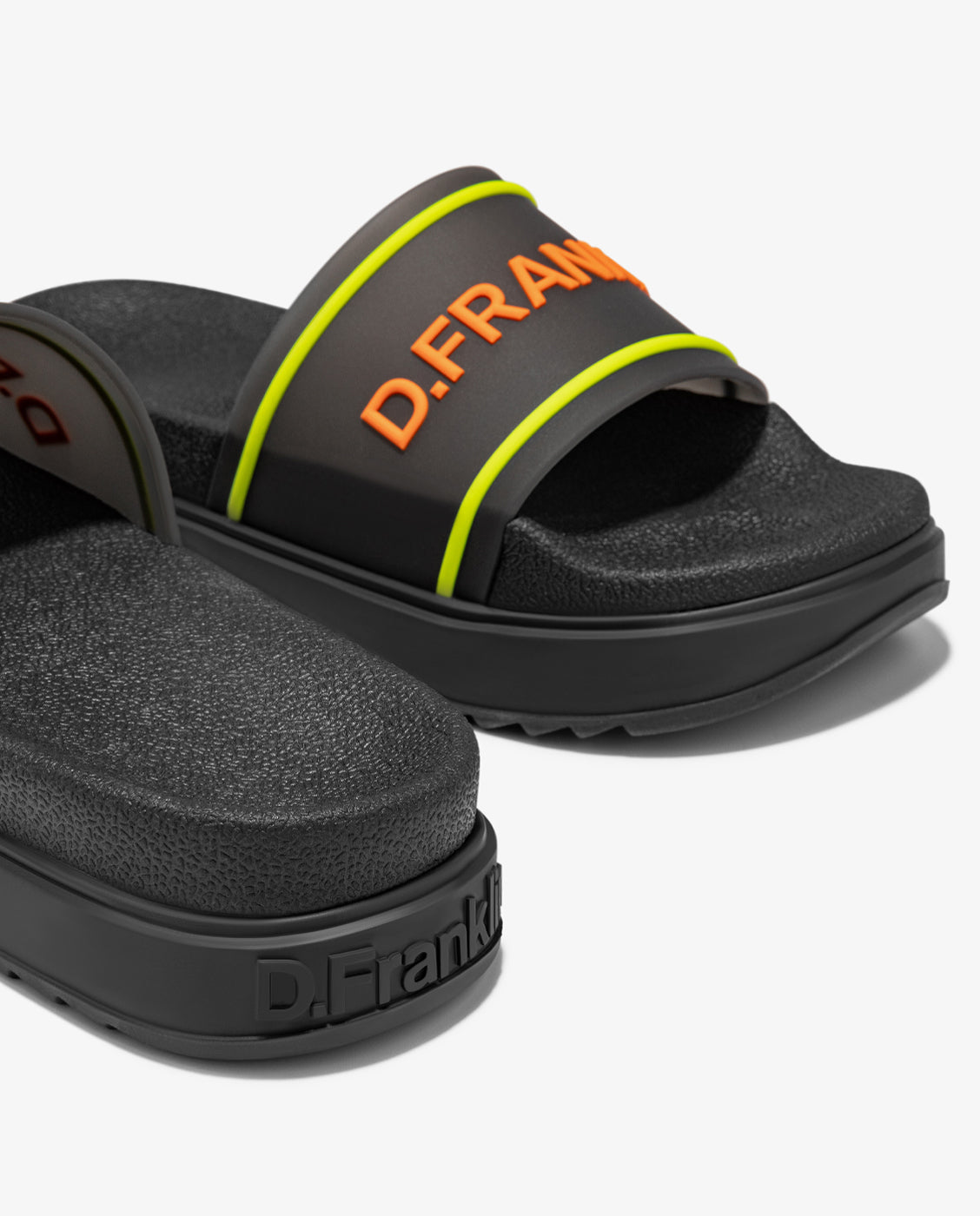 Chanclas de mujer con plataforma y tira estilo pala Dana summer - D.Franklin - Negro Negro-4