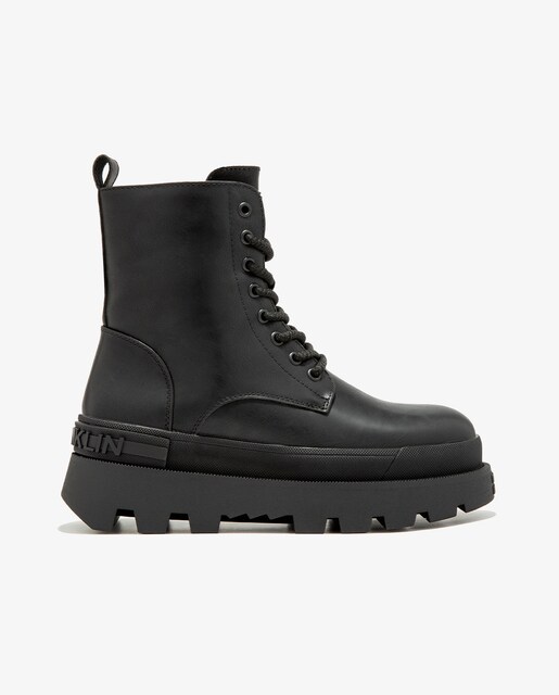 Imagen 0 de Botas de mujer de corte bajo con suela estilo track