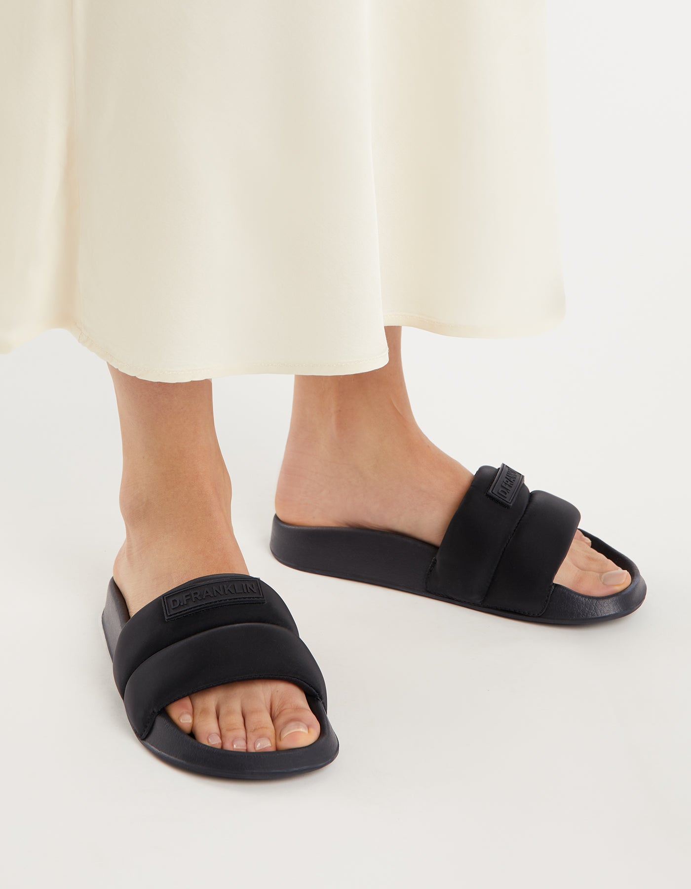 Chanclas estilo pala de mujer confeccionadas en eva con logo en la parte frontal - D.Franklin - Negro Negro-4