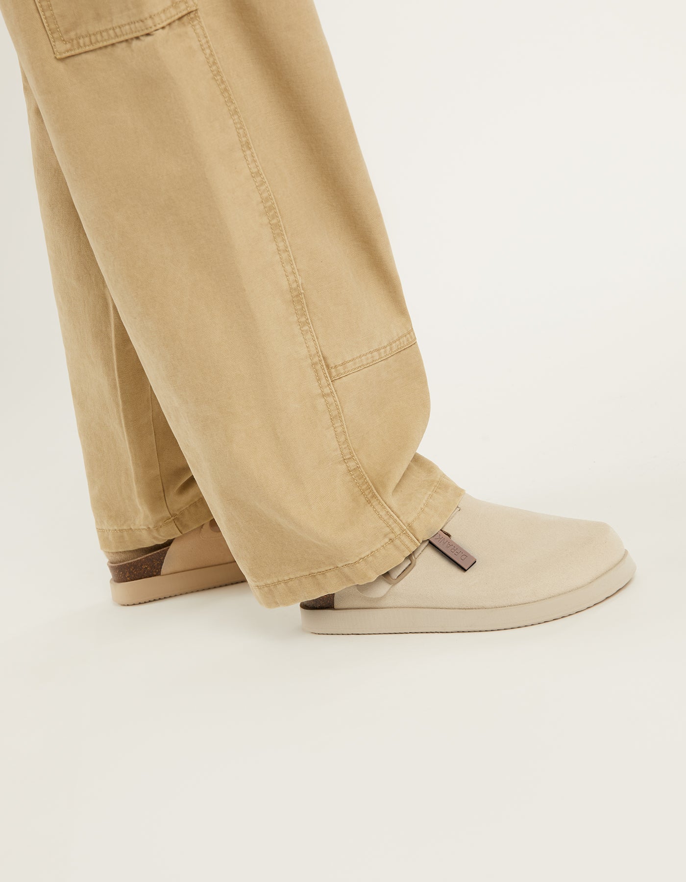 Zuecos unisex en ante Vibe clog - D.Franklin - Beige Beige-4