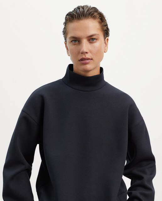 Sudadera de mujer con cuello redondo y detalle logo en brazo