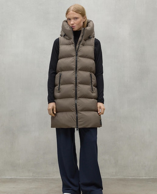 Imagen 0 de Chaleco de mujer con capucha y cierre de cremallera