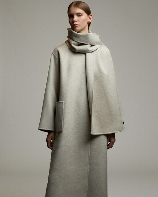 Imagen 0 de Abrigo de paño de mujer cruzado con bufanda desmontable