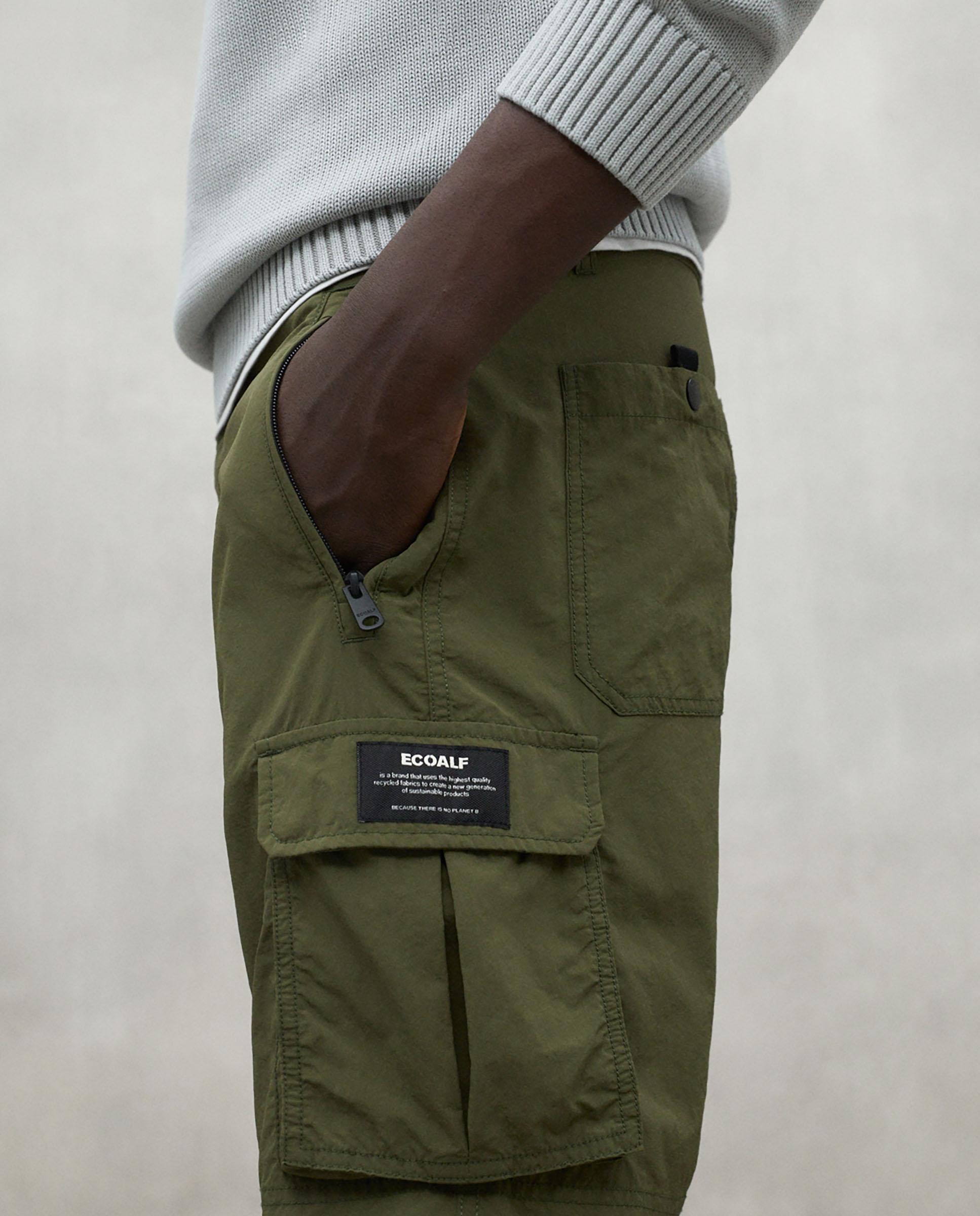 Pantalones cortos cargo de hombre con cierre de botón y cremallera - Ecoalf - Verde Verde-3