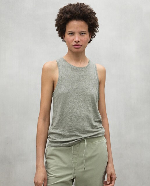 Imagen 0 de Camiseta de mujer sin mangas y cuello redondo