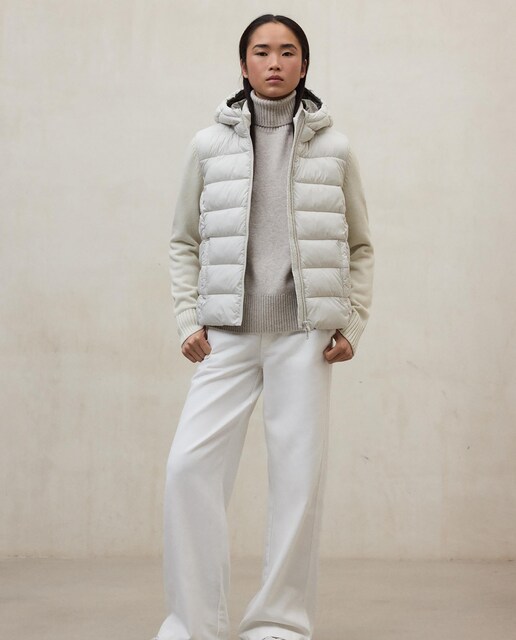 Imagen 0 de Chaqueta de mujer acolchada con capucha, cierre de cremallera y cuello alto