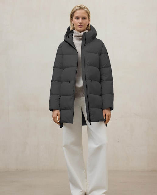 Imagen 0 de Plumífero de mujer con capucha ajustable y corte relajado