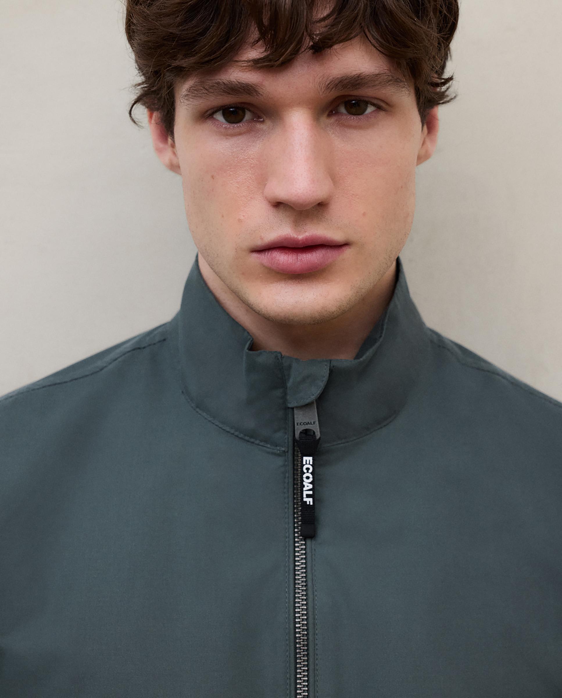 Chaqueta de hombre corta de cuello alto - Ecoalf - Verde oscuro Verde oscuro-3