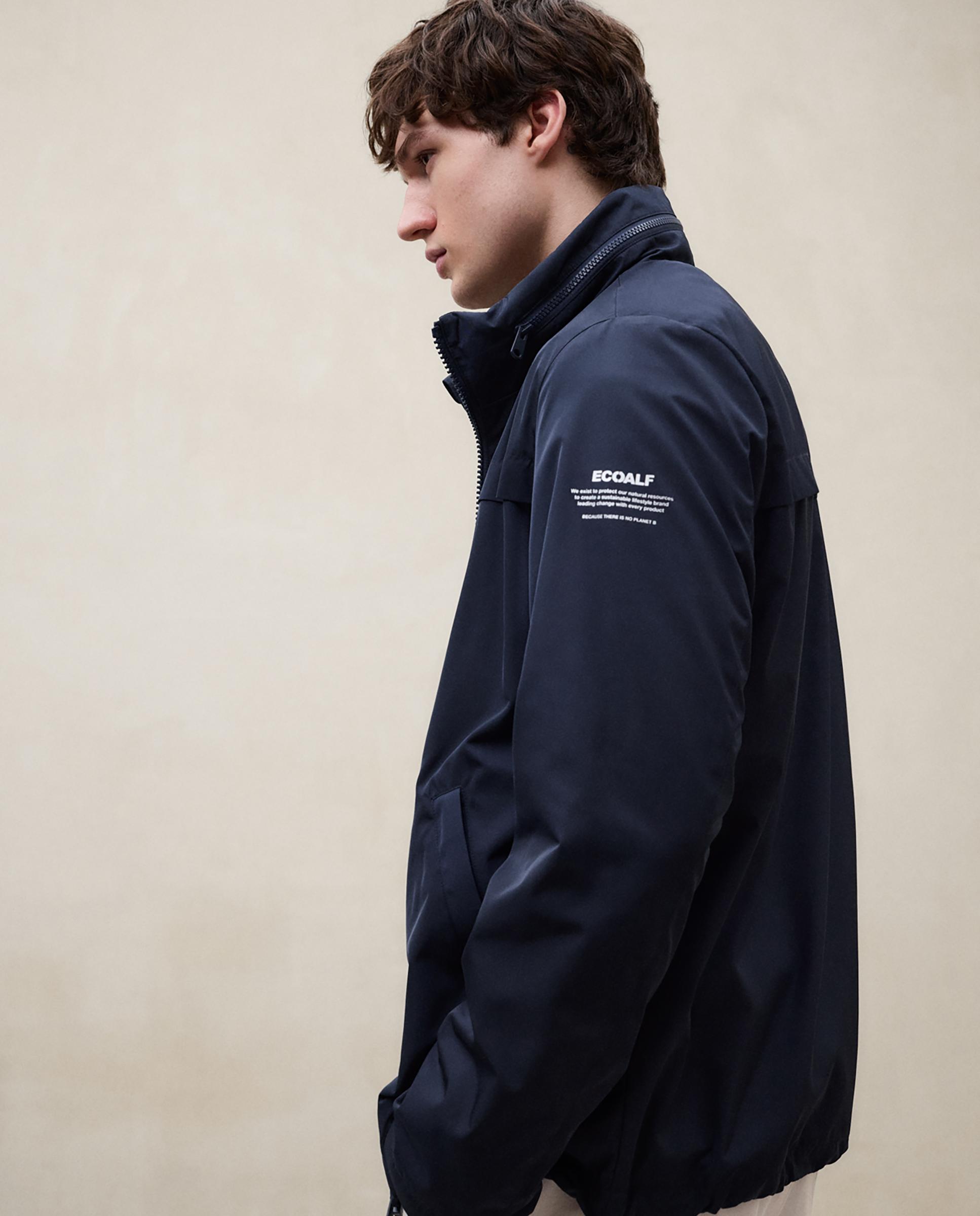 Chaqueta de hombre con capucha plegada y cierre cremallera - Ecoalf - Azul marino Azul marino-4