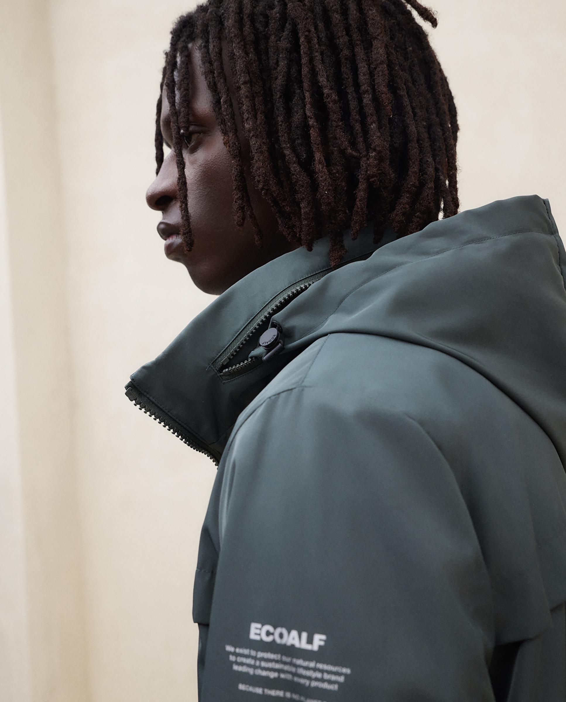 Chaqueta de hombre con capucha plegada y cierre cremallera - Ecoalf - Verde Verde-7