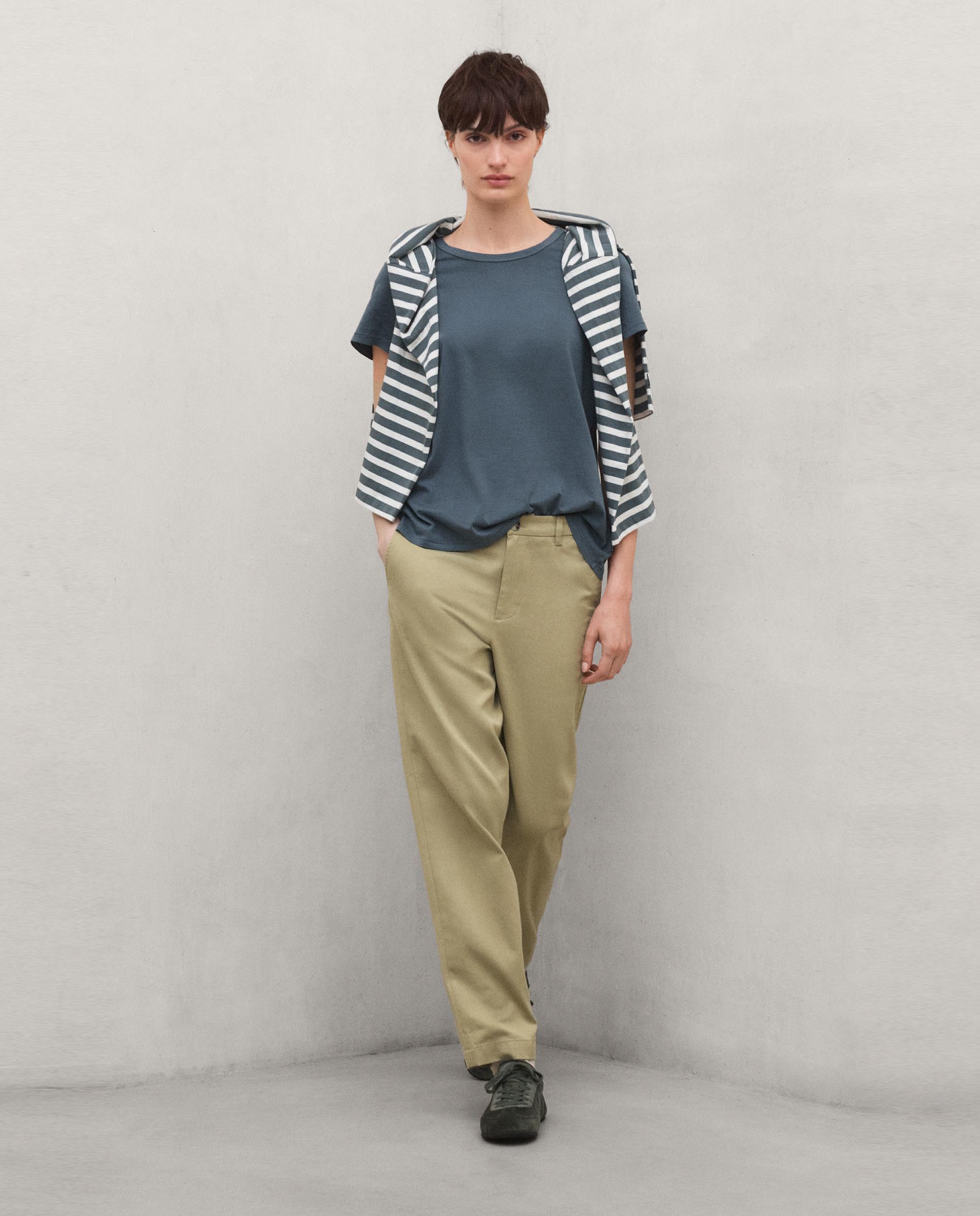 Imagen 2 de Camiseta de mujer con corte regular y cuello redondo - Ecoalf - Gris cuarzo metalizado Gris cuarzo metalizado