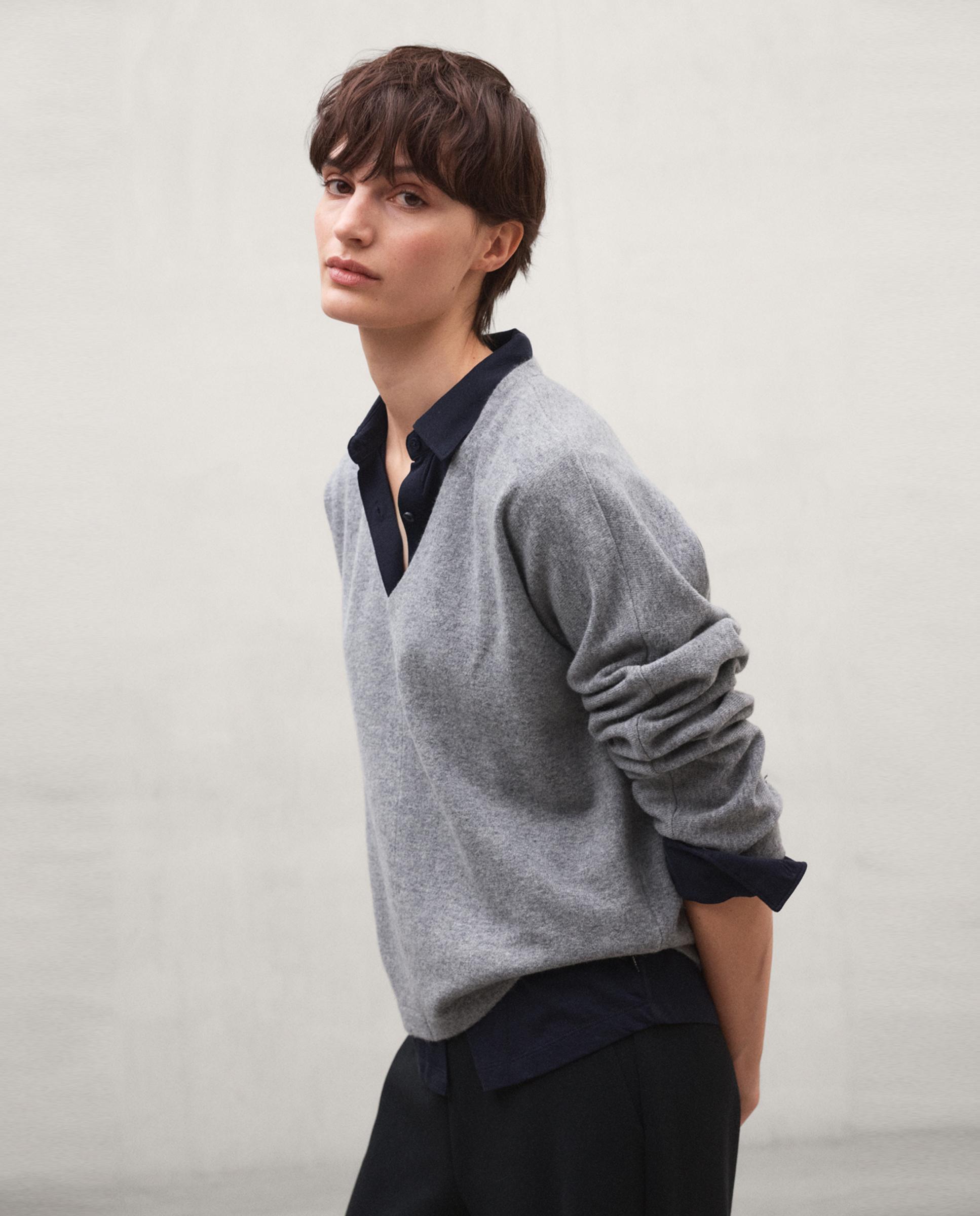 Imagen 0 de Jersey de mujer 100% lana recicla con cuello pico yebes Gris