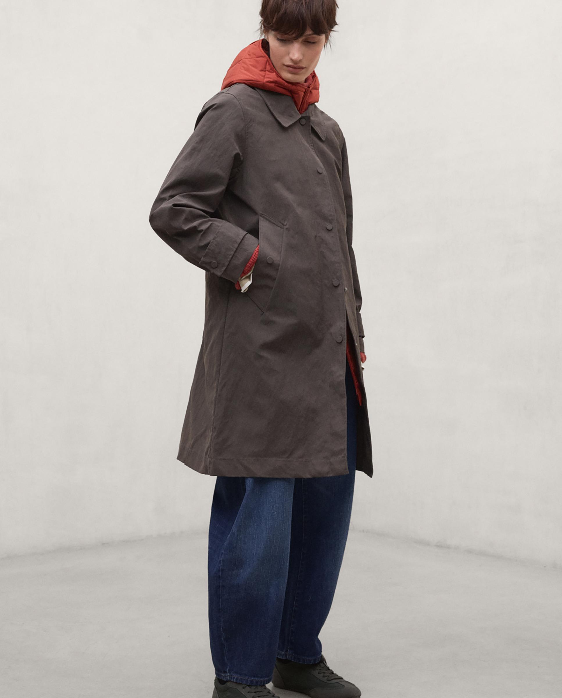 Gabardina de mujer repelente al agua con forro acolchado suancis - Ecoalf - Choco Choco-3