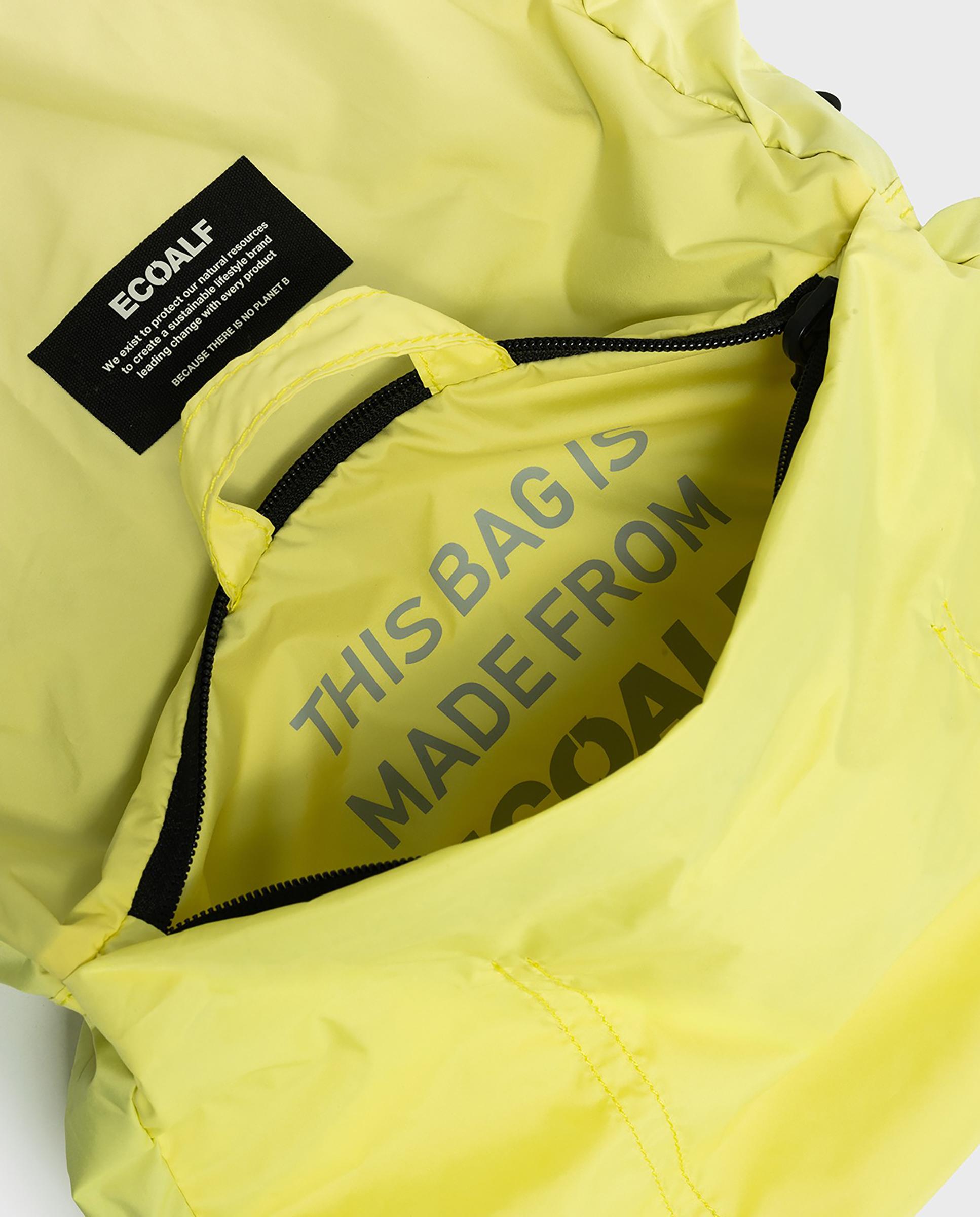 Imagen 3 de Mochila unisex plegable con bolsillo frontal - Ecoalf - Limón Limón