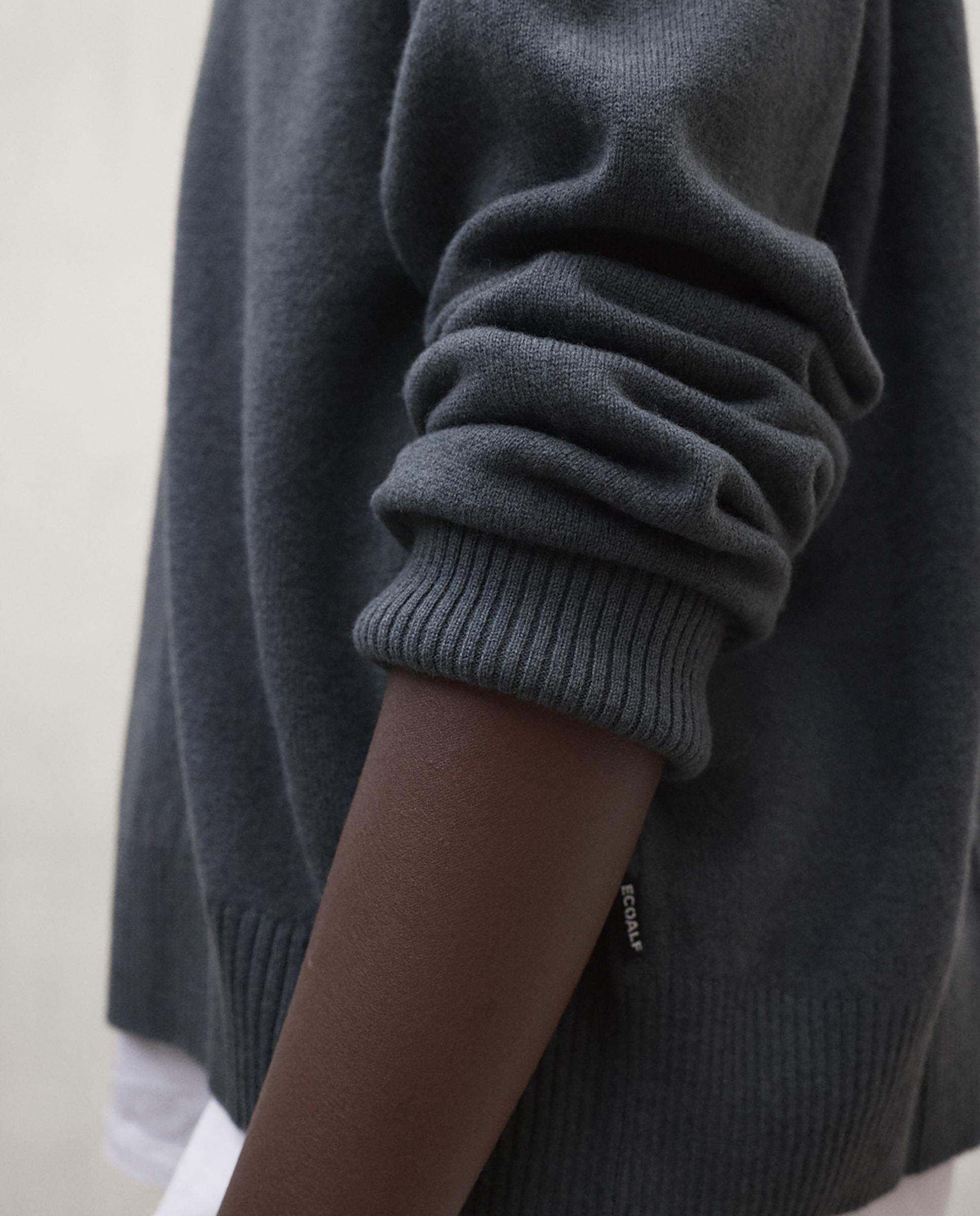 Imagen 4 de Jersey de mujer, con cuello redondo. - Ecoalf - Gris cuarzo metalizado Gris cuarzo metalizado