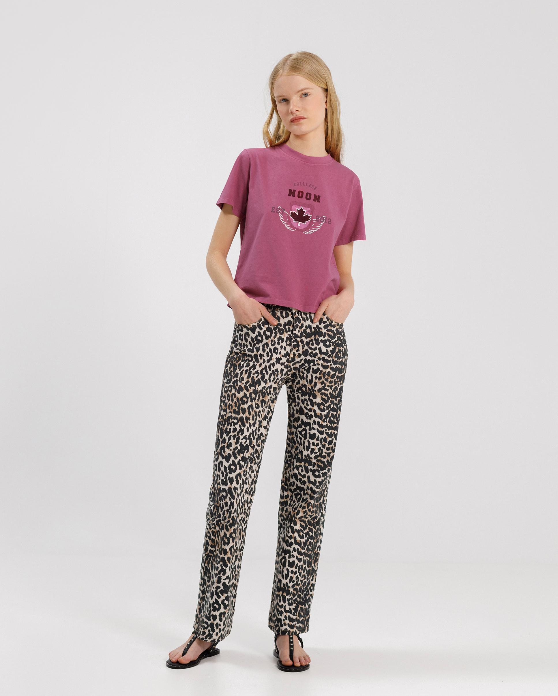 Vaquero recto de talle alto y diseño animal print