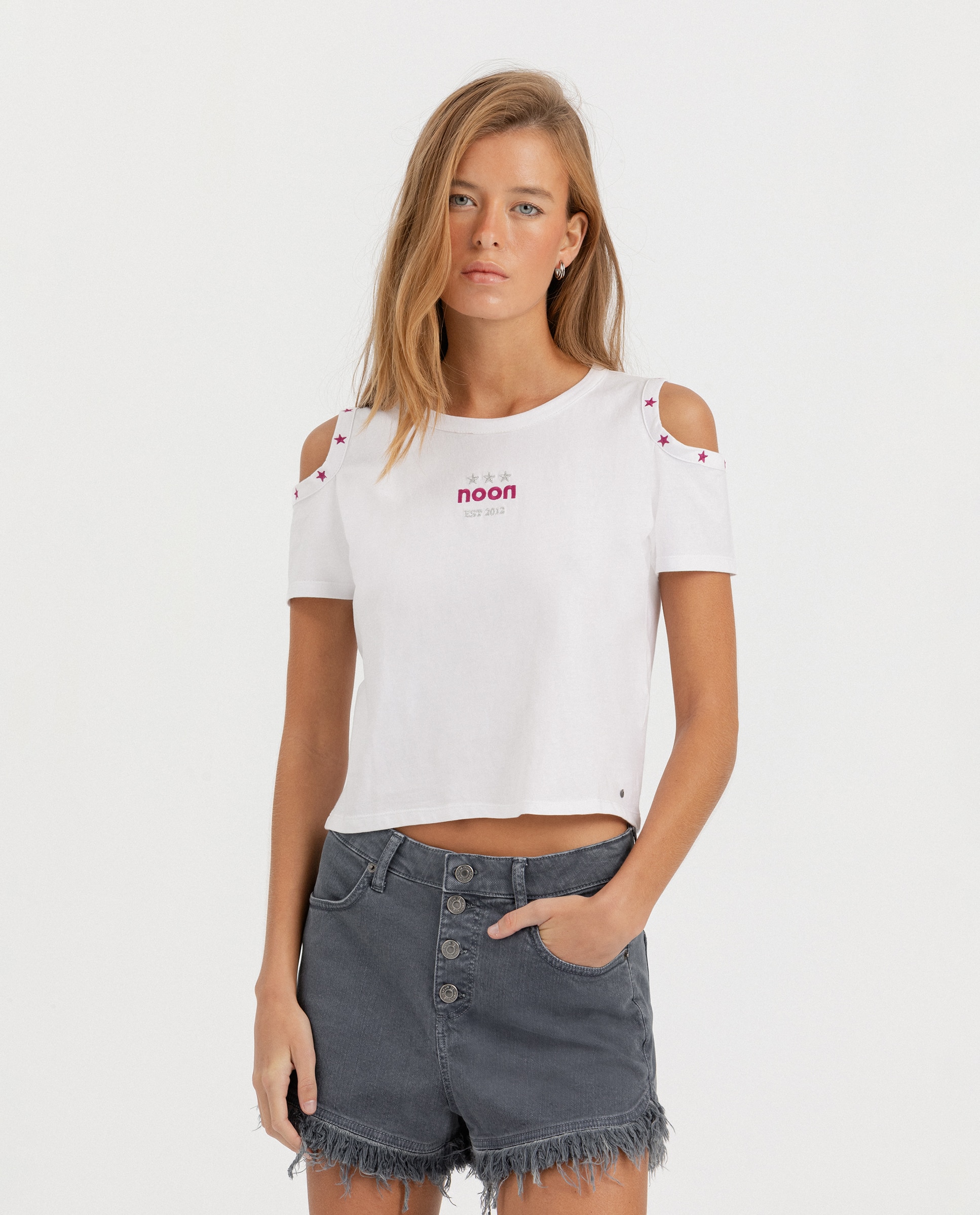Noon - Camiseta de manga corta cut out.