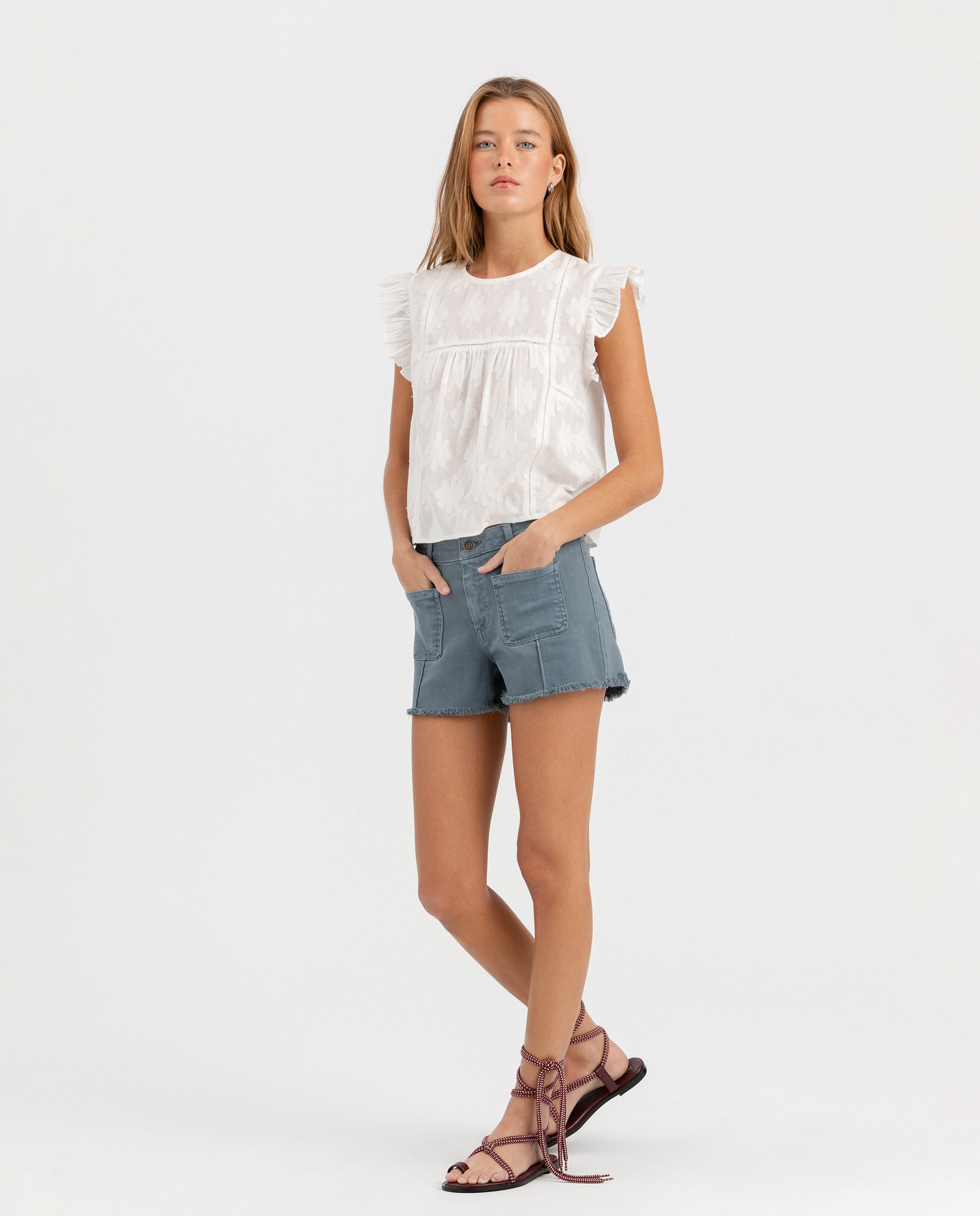 Noon - Shorts de mujer costura desflecada.