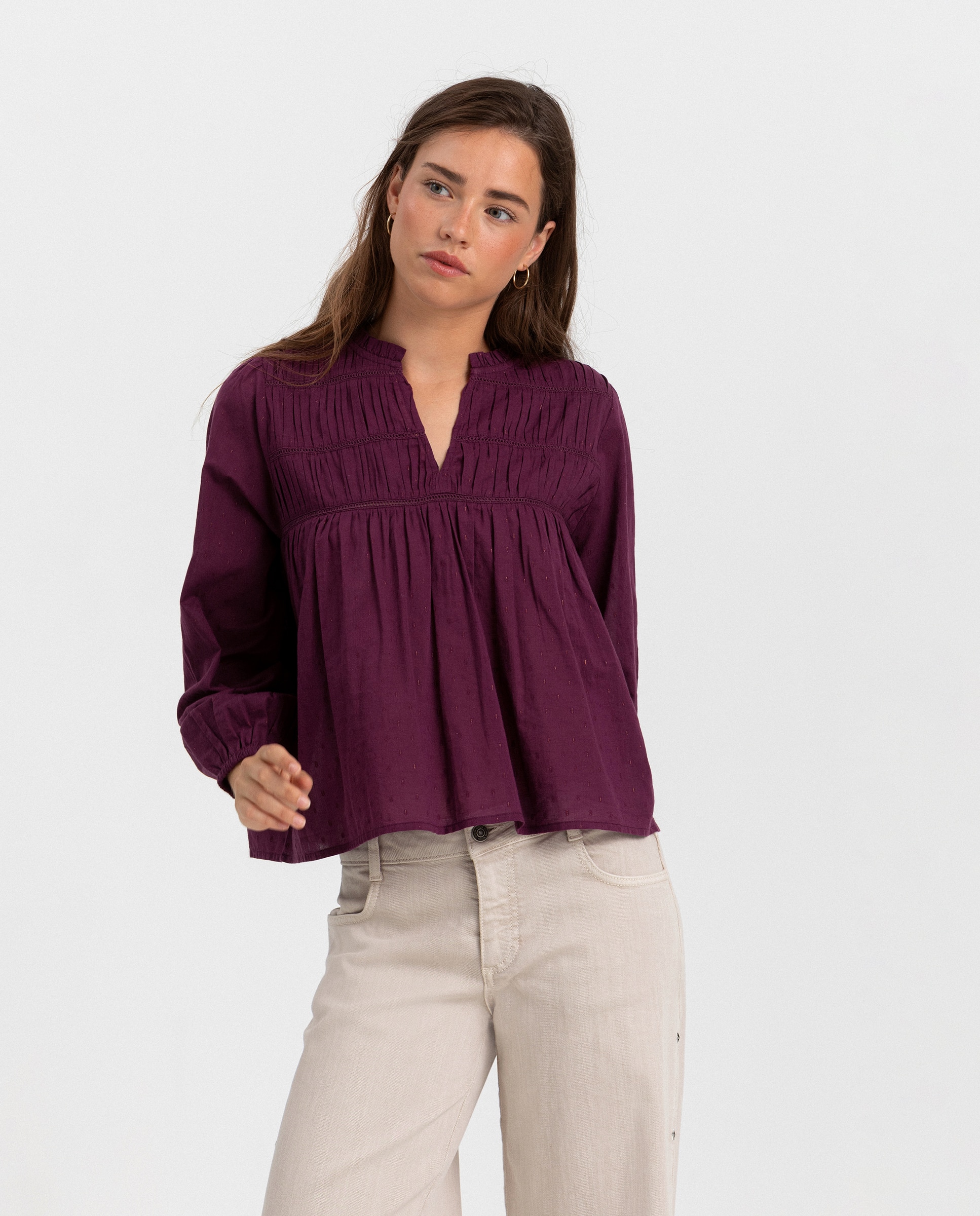Imagen 0 de Blusa de mujer con detalle entredós Burdeos
