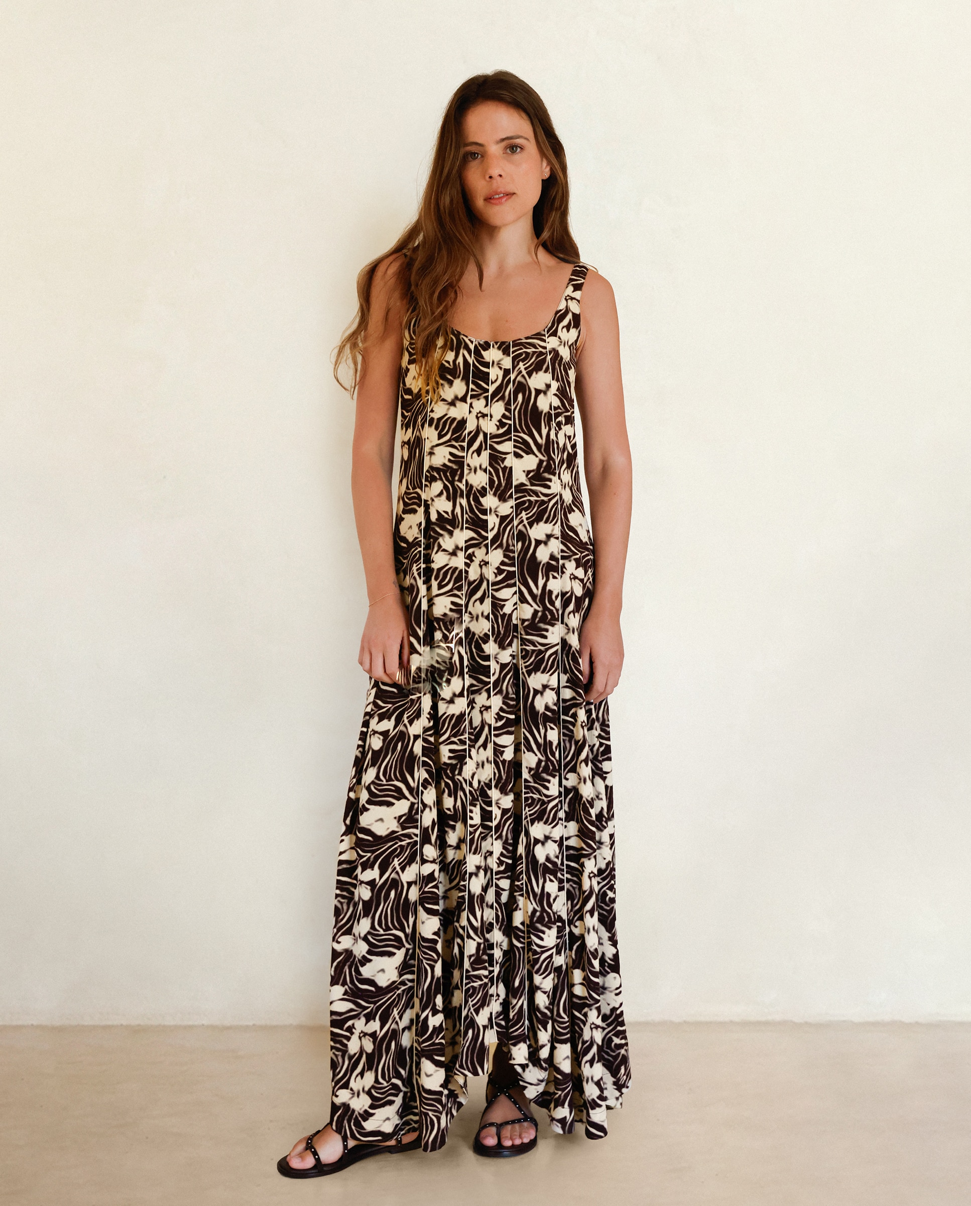 Noon - Vestido midi estampado sin mangas.