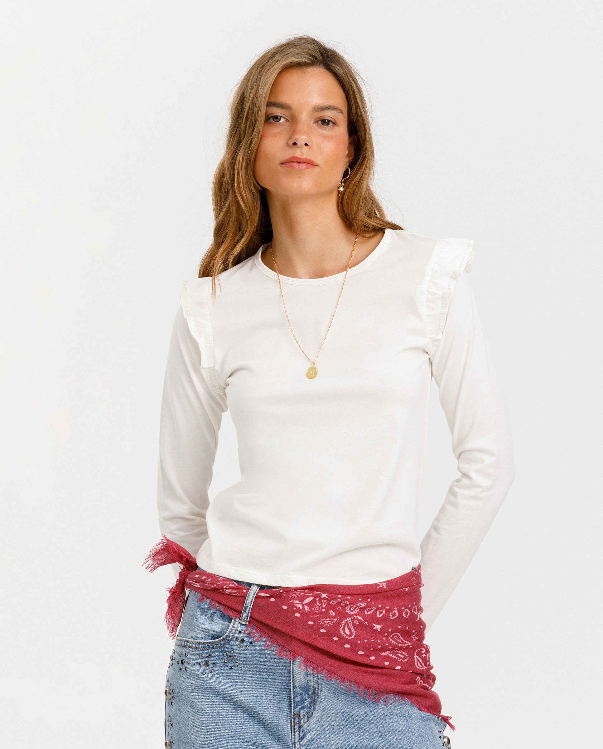 Imagen 0 de Camiseta volantes hombro de mujer Crudo