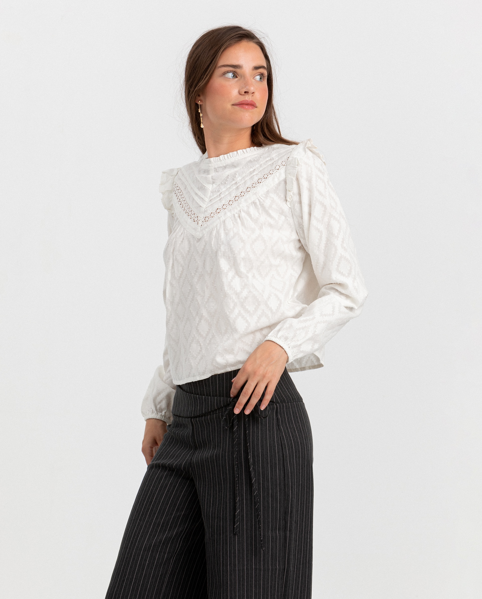 Blusa de mujer de manga larga detalle entredós - Noon - Crudo Crudo-3