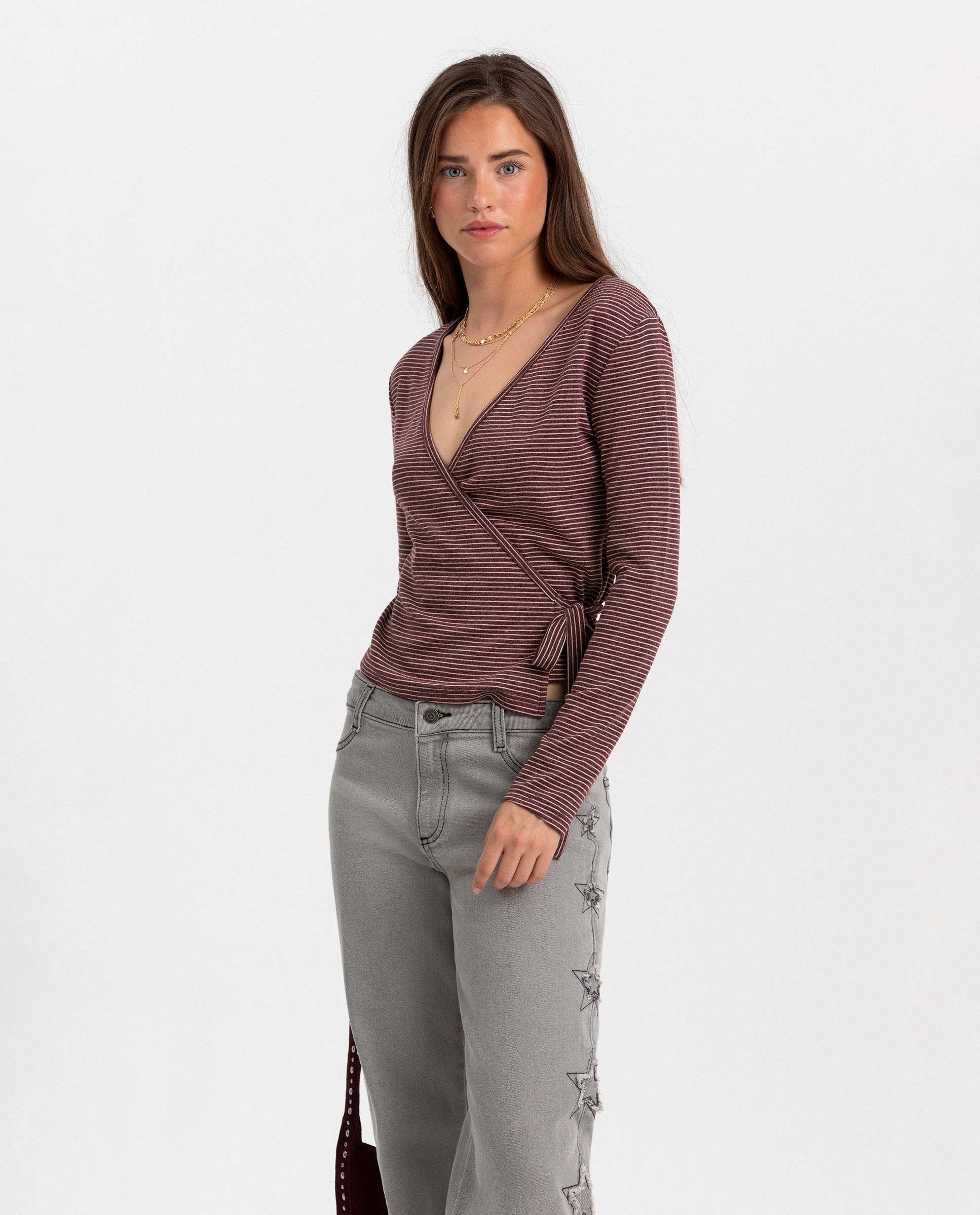 Imagen 0 de Top cruzado de mujer con lazada Burdeos