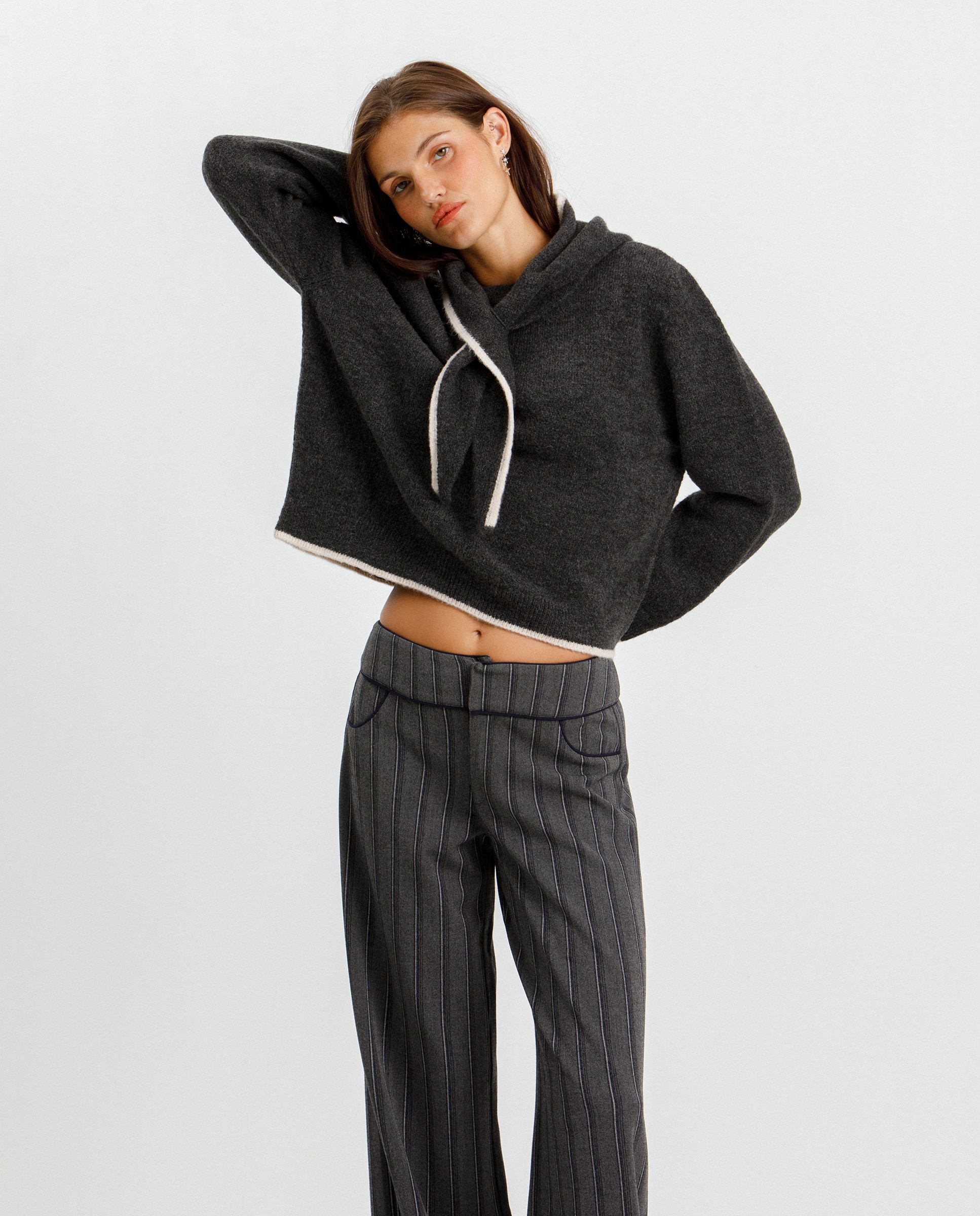 Imagen 4 de Pantalón de mujer recto de rayas - Noon - Gris Gris