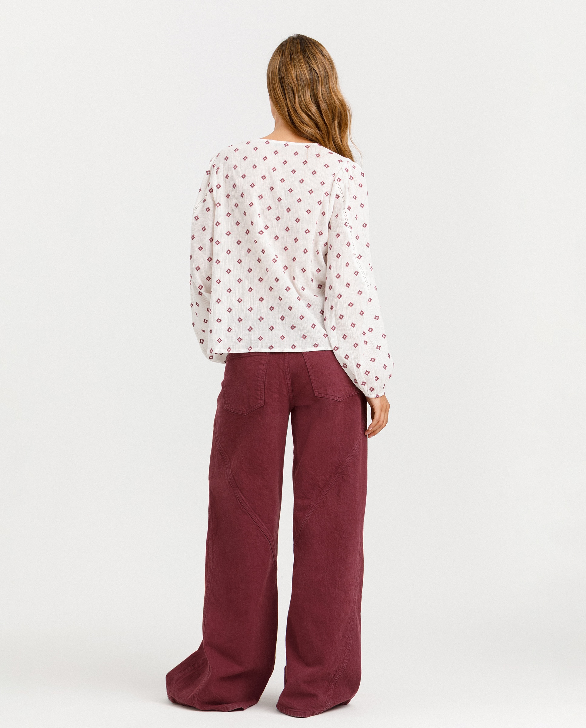 Vaquero wide leg de mujer detalle cortes - Noon - Burdeos Burdeos-2
