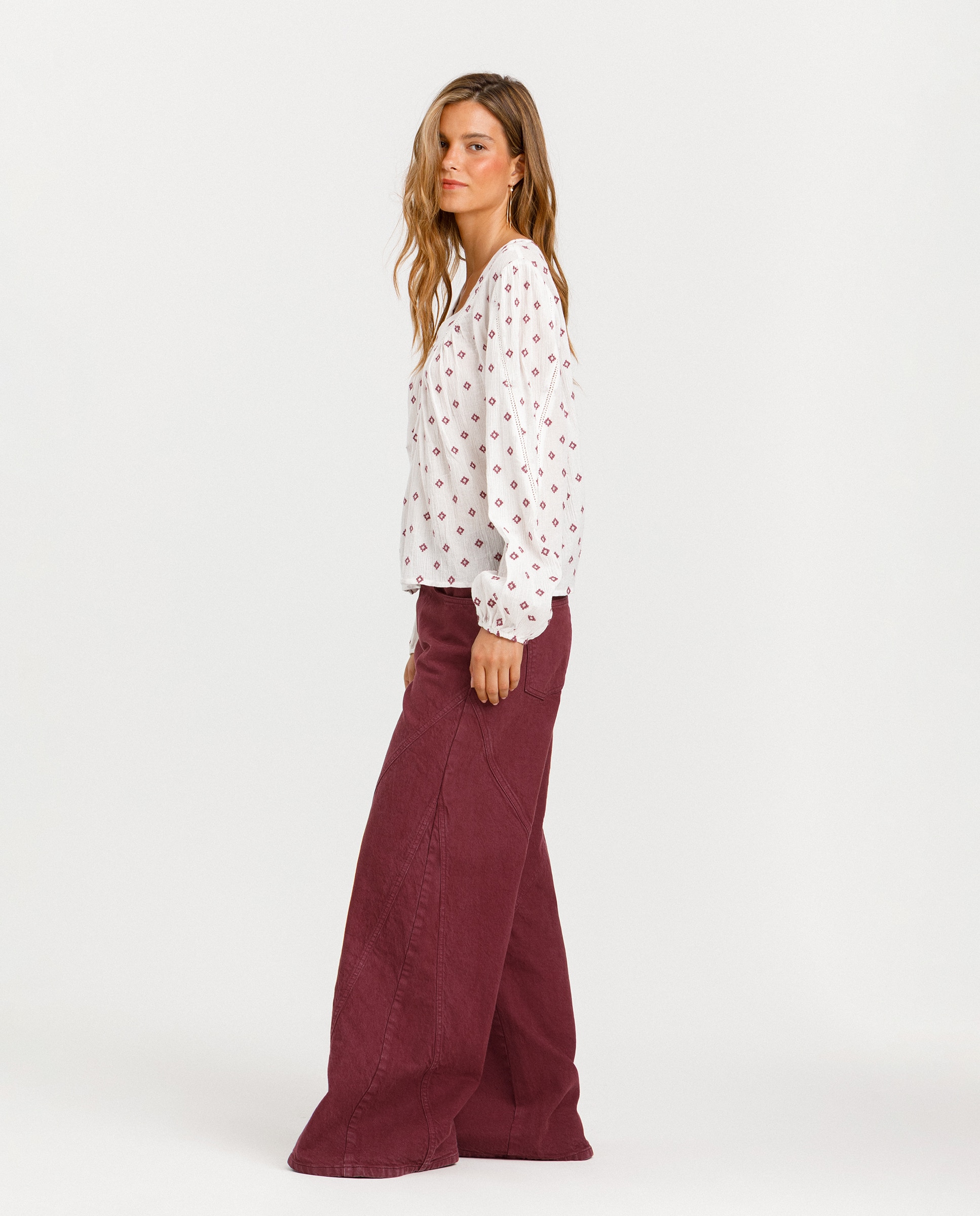 Vaquero wide leg de mujer detalle cortes - Noon - Burdeos Burdeos-3