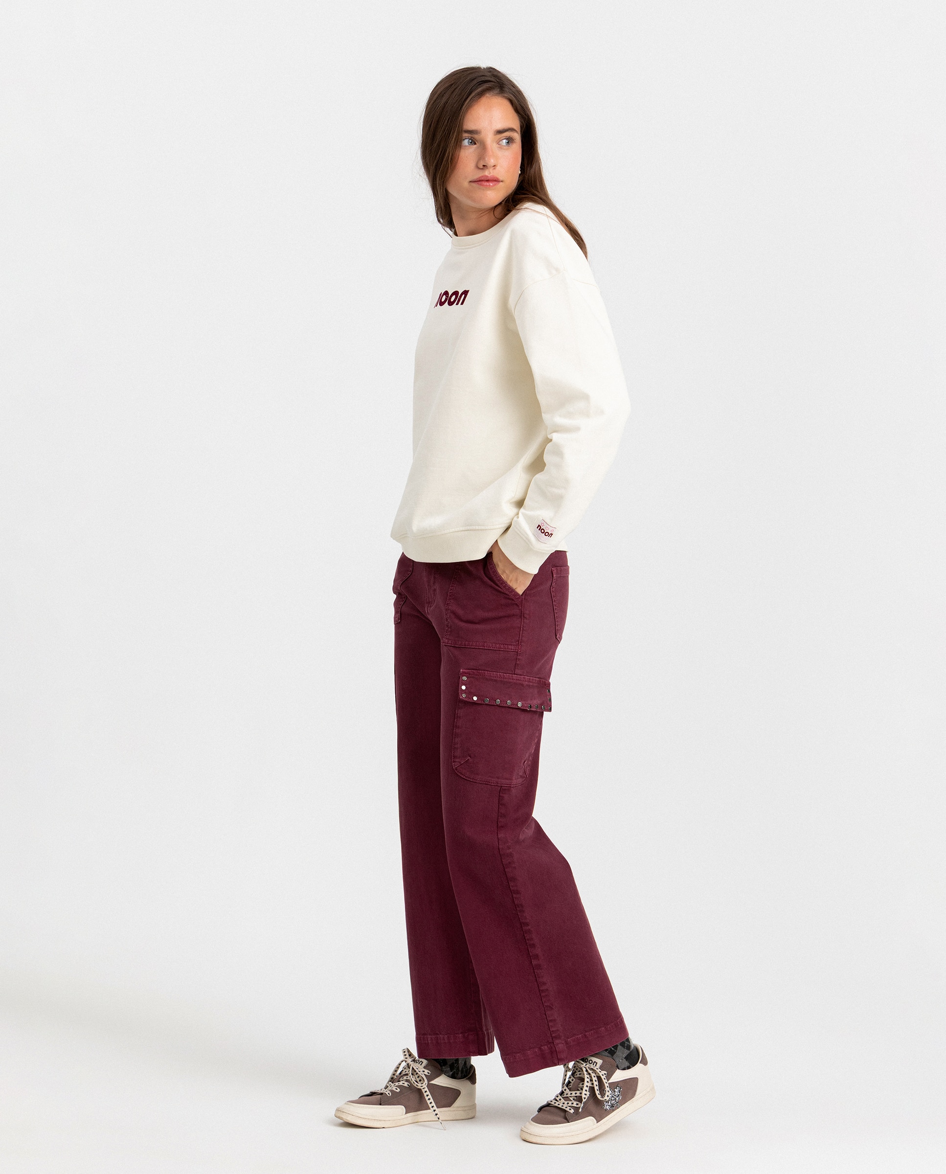 Imagen 0 de Vaquero culotte de mujer con tachas Burdeos