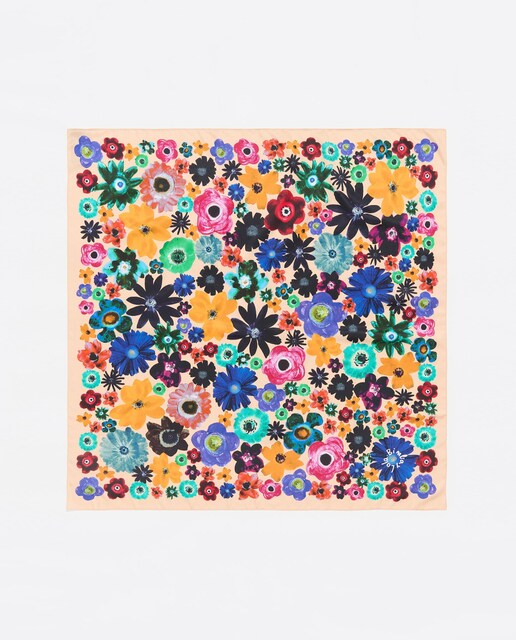 Imagen 0 de Pañuelo de mujer en color crema con flores