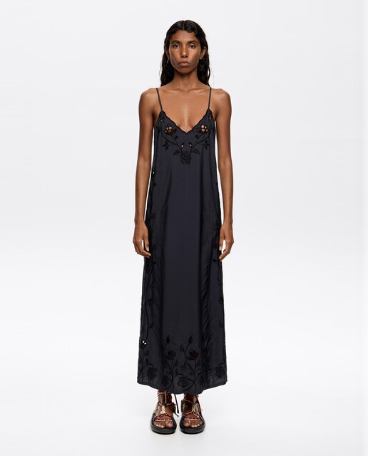 Imagen 0 de Vestido fluido bordado
