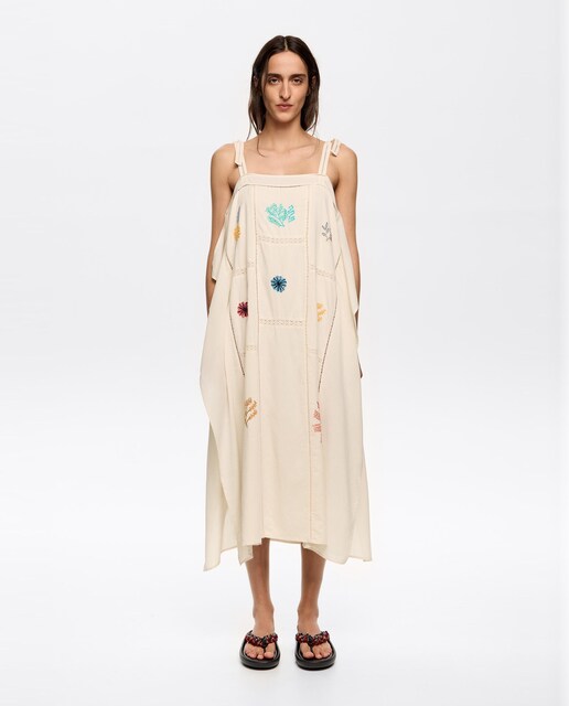 Imagen 0 de Vestido pañuelo bordados