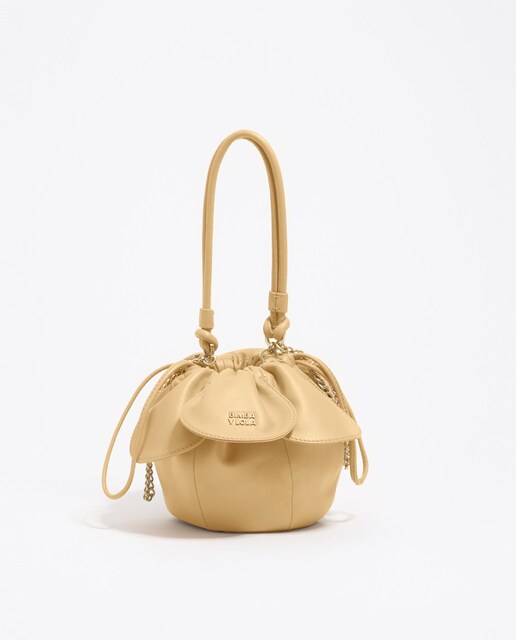 Imagen 0 de Bolso de hombro Pétalo piel convertible a bandolera