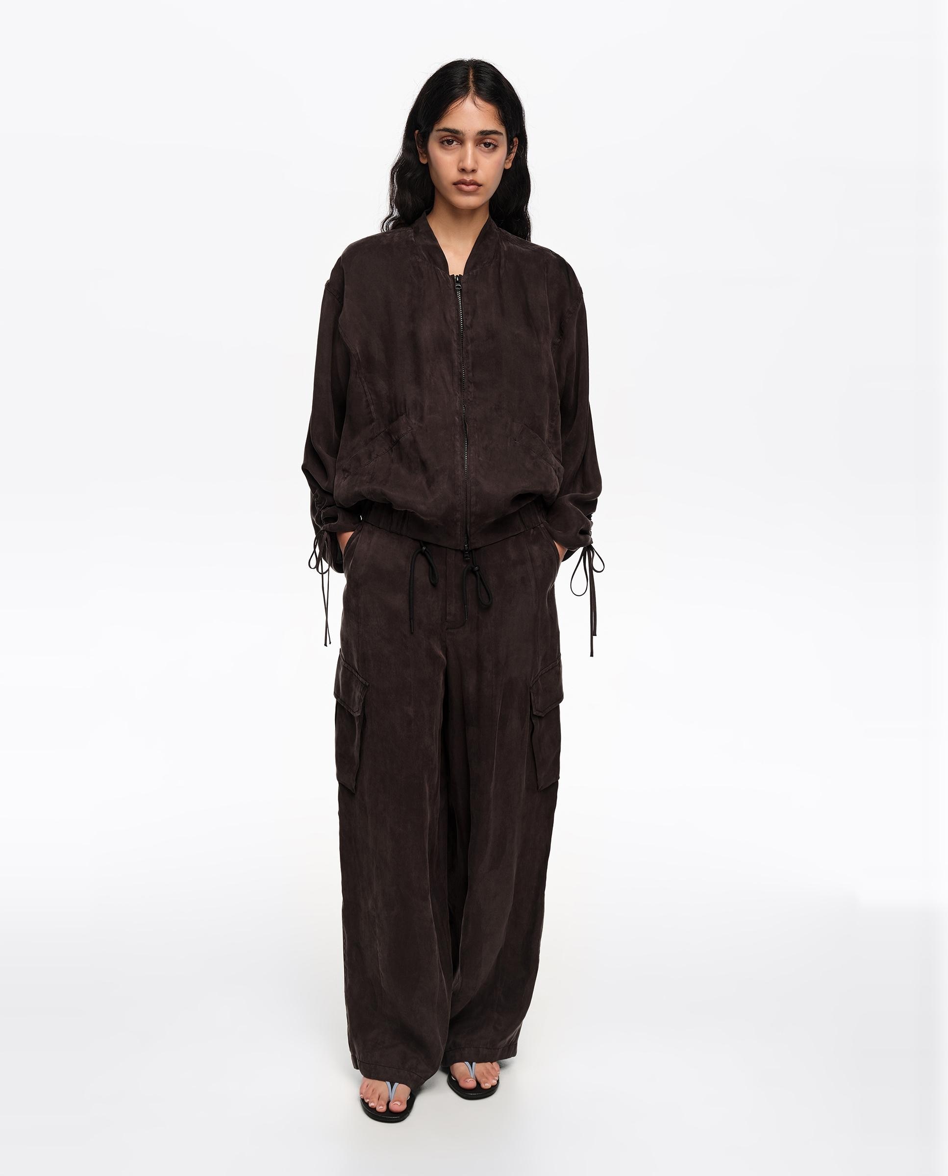Bimba y Lola - Cazadora bomber de mujer fluida con cremallera.
