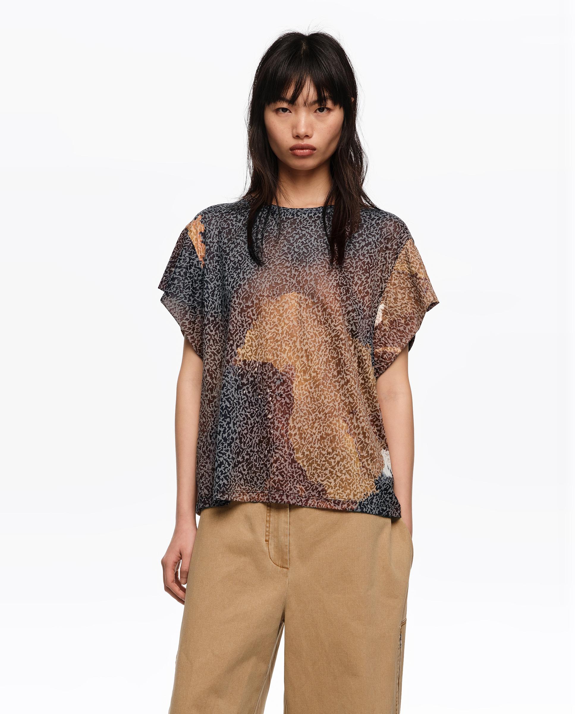 Bimba y Lola - Camiseta de mujer de manga corta con estampado animal print.