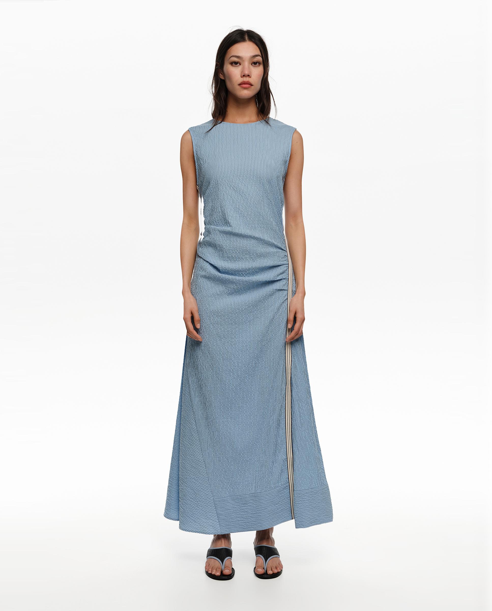 Bimba y Lola - Vestido largo sisas tira superpuesta rayas.