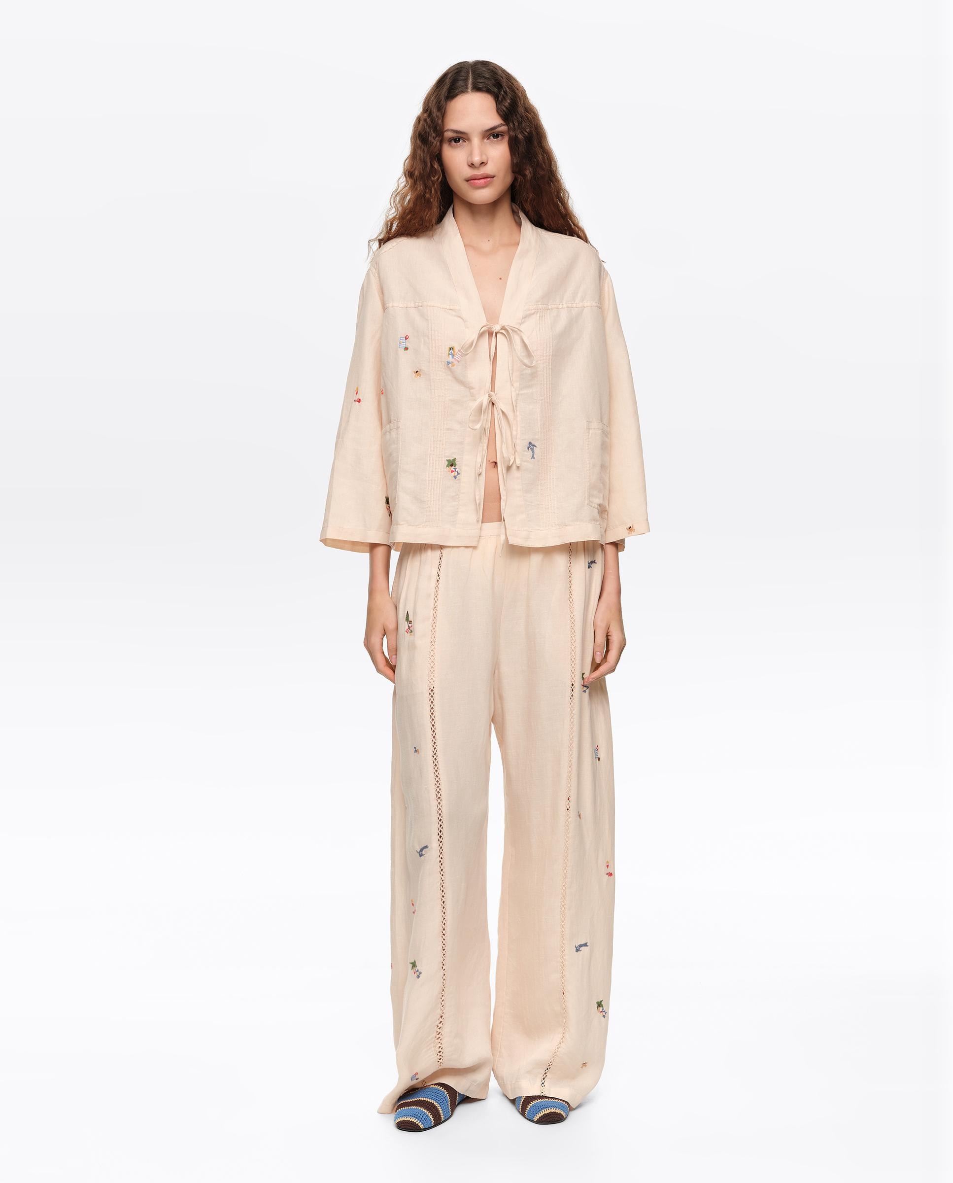 Imagen 0 de Chaqueta de mujer tipo kimono mini bordados Arena