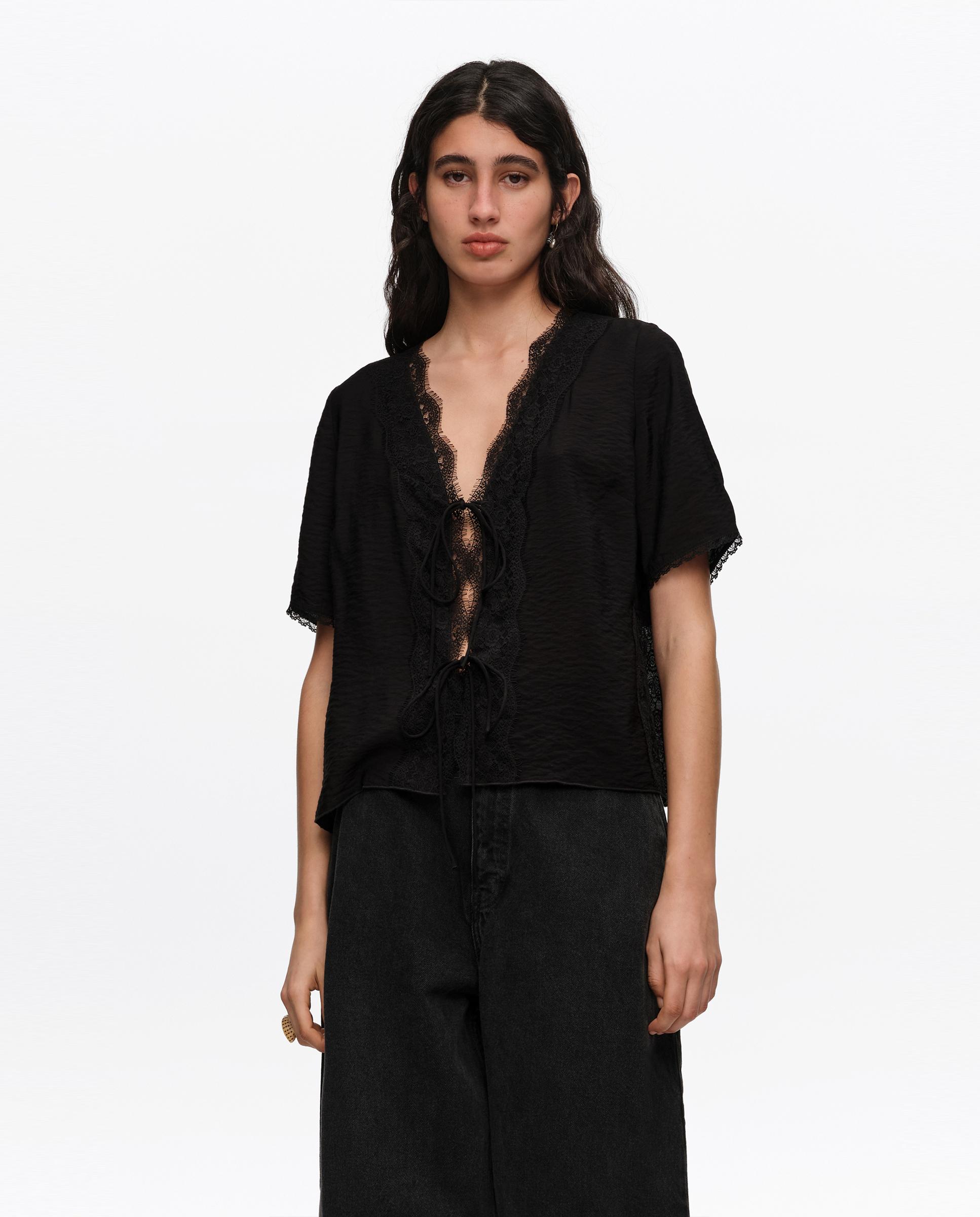 Bimba y Lola - Camisa encajes con cordones.