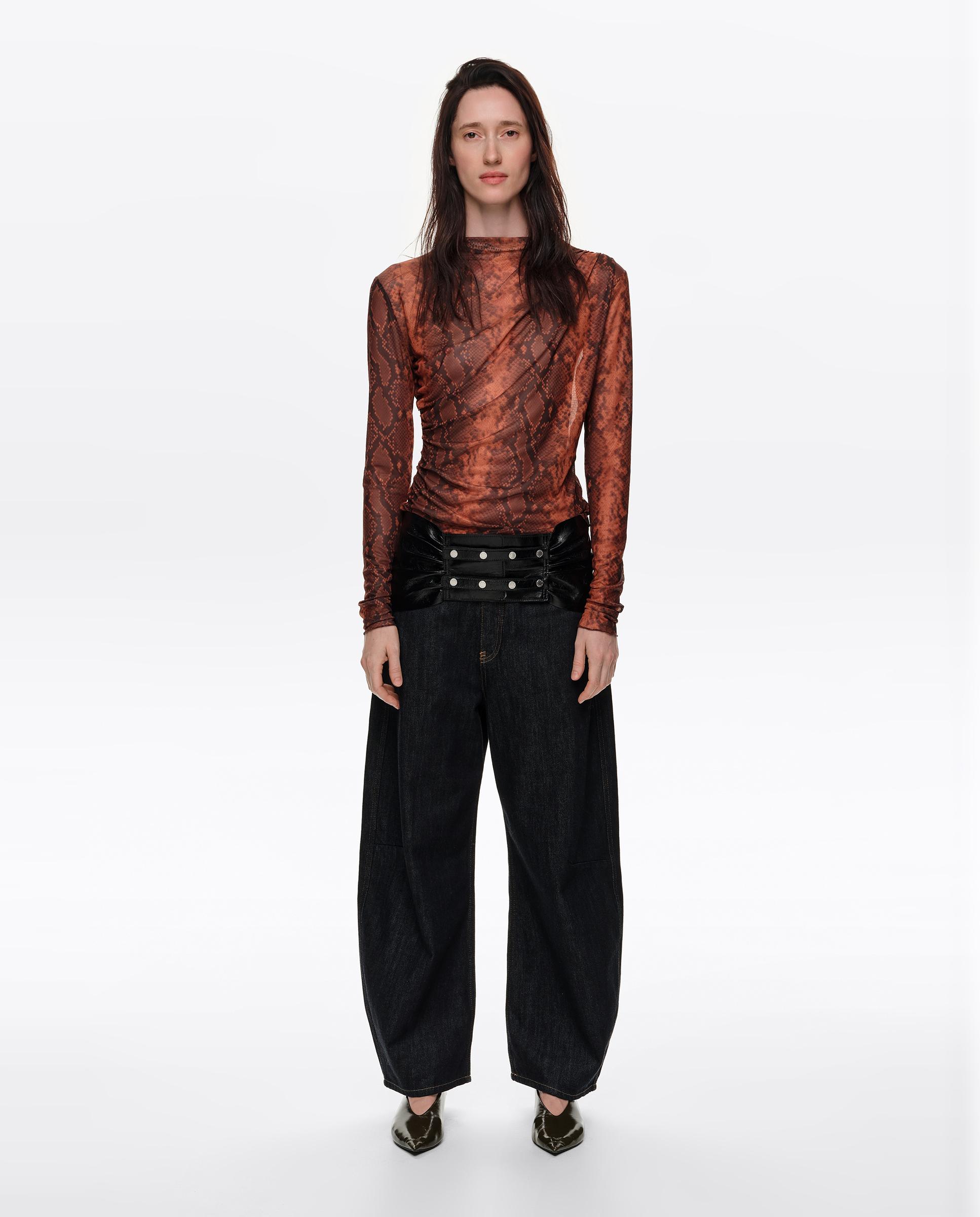 Imagen 0 de Camiseta de mujer de tul fruncida romantic snake Caramelo
