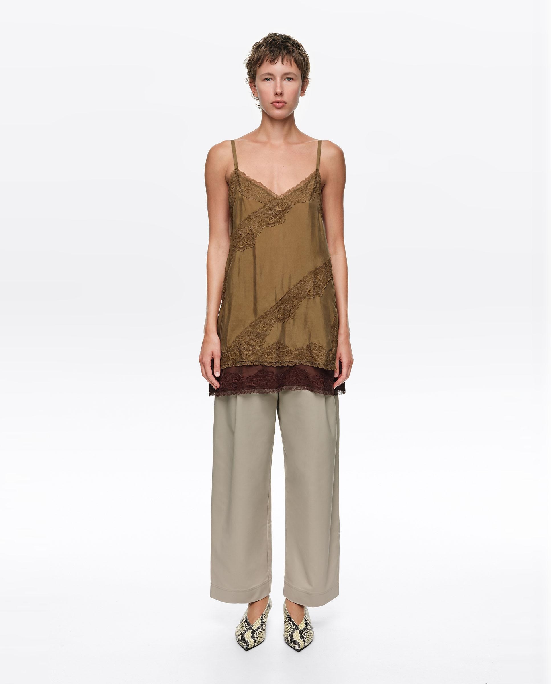 Imagen 0 de Top de mujer lencero largo Kaki