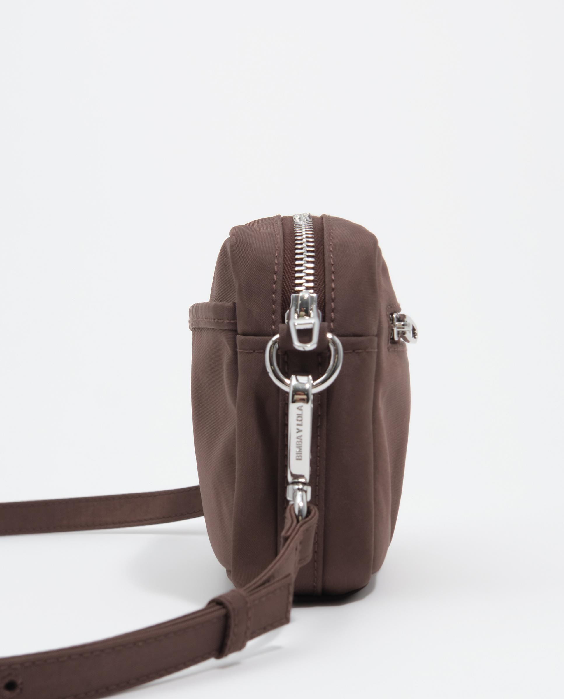Bolso bandolera pequeño en nylon con cierre cremallera - Bimba y Lola - Marrón Marrón-2