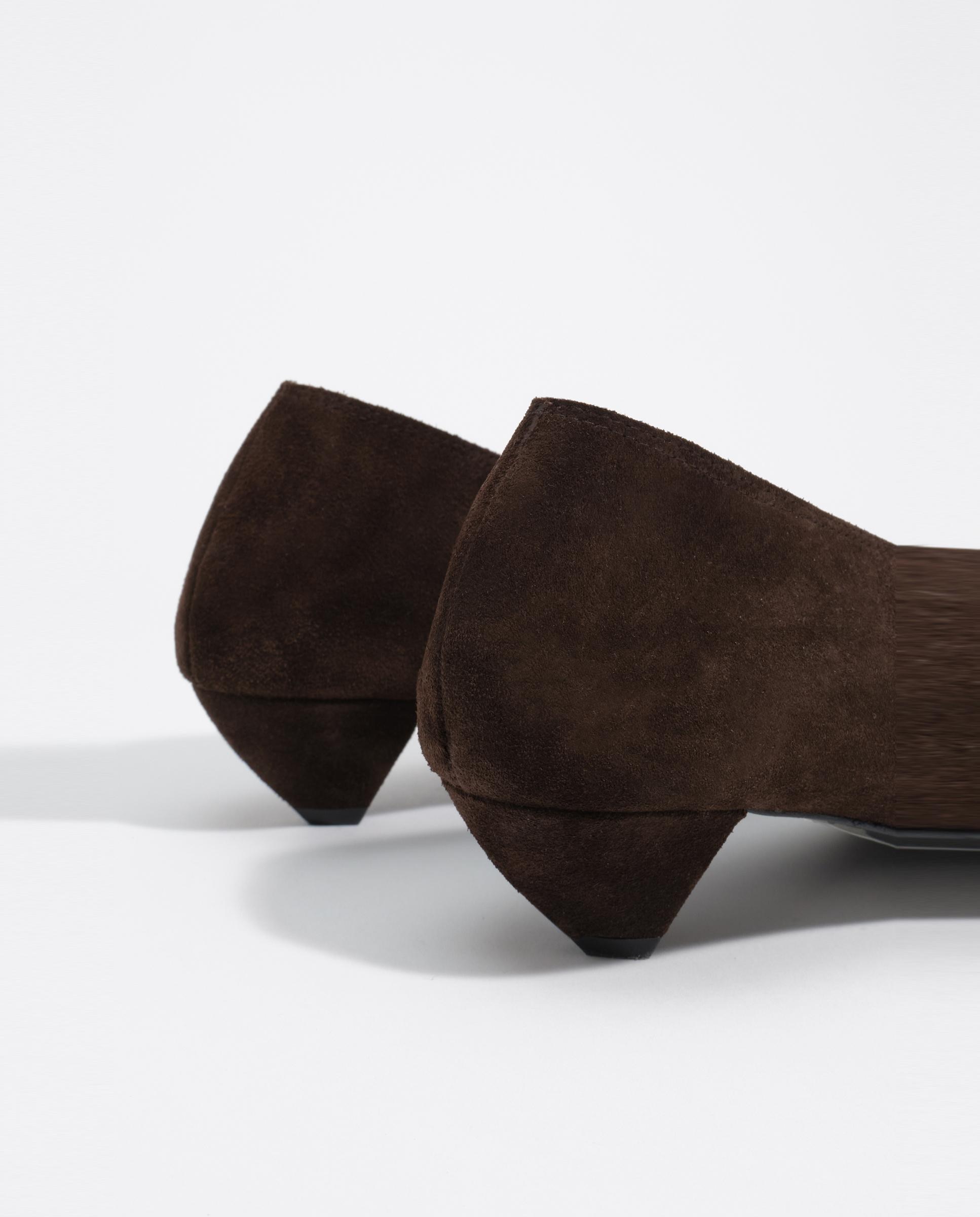 Imagen 8 de Zapatos de salón de mujer serraje tacón bajo - Bimba y Lola - Marrón oscuro Marrón oscuro