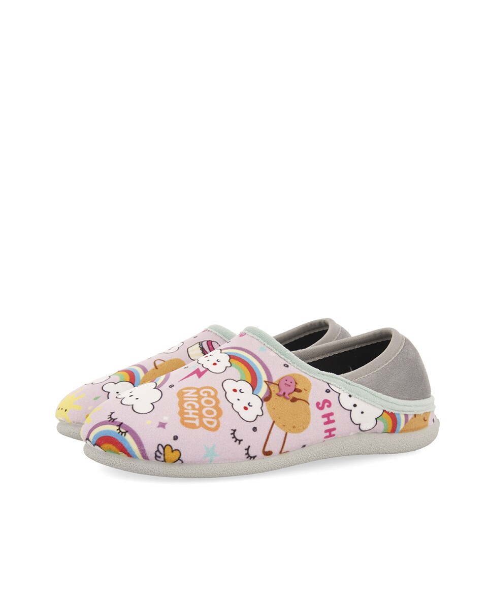 Zapatillas de casa cerradas de niña con material reciclado · Hot