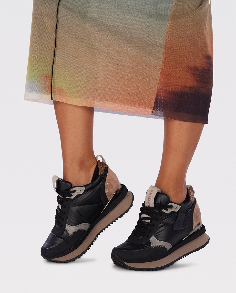 Zapatillas deportivas de mujer con cuña interna y plantilla