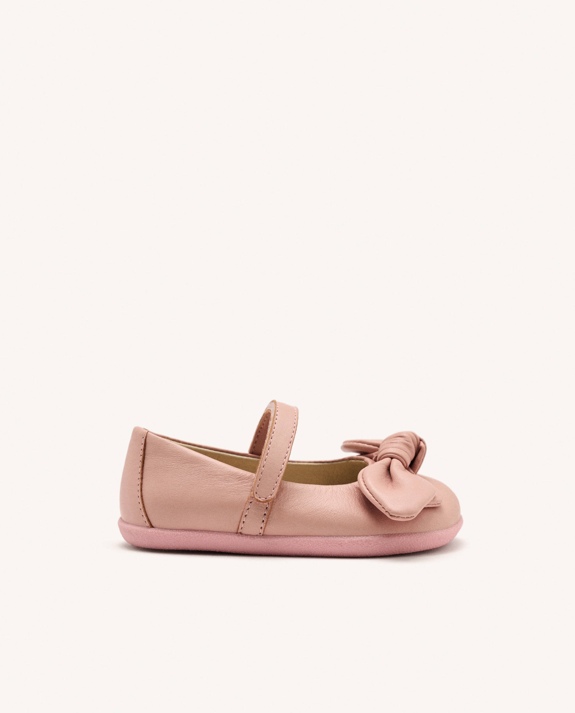 Bailarinas de niña barefoot de piel en color rosa con brillo