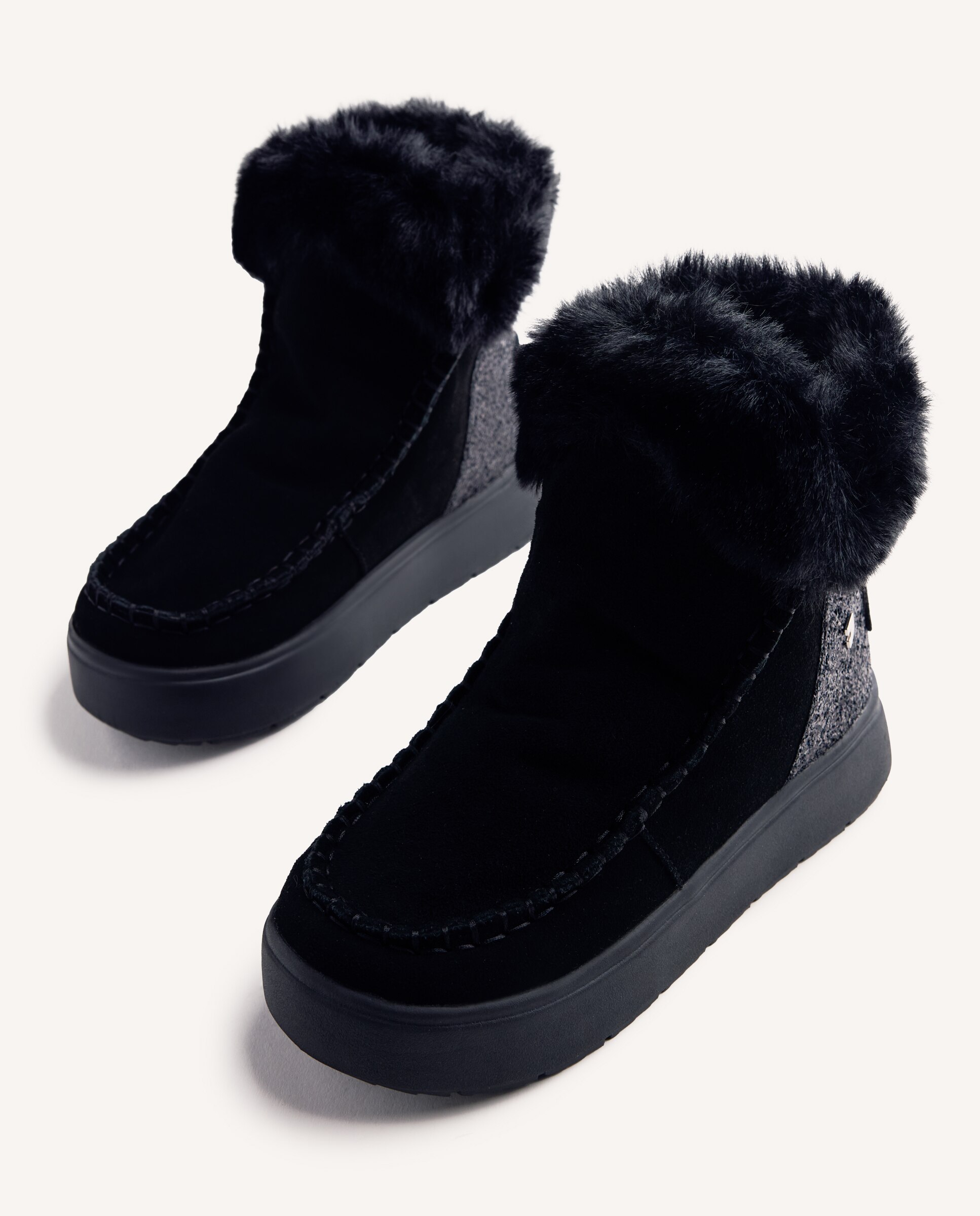 Botas de pelo de mujer de piel serraje estilo australianas con collarín de pelo y pieza brillante - Gioseppo - Negro Negro-6
