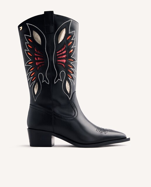 Imagen 0 de Botas de mujer estilo cowboy bordadas y detalles metalizados